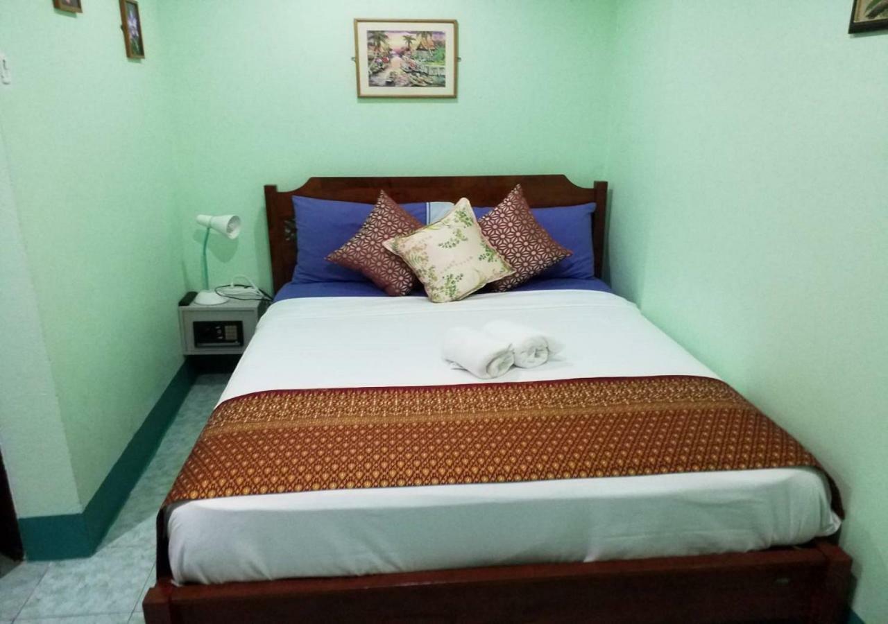Rung Tawan Hostel Kata Beach  Buitenkant foto