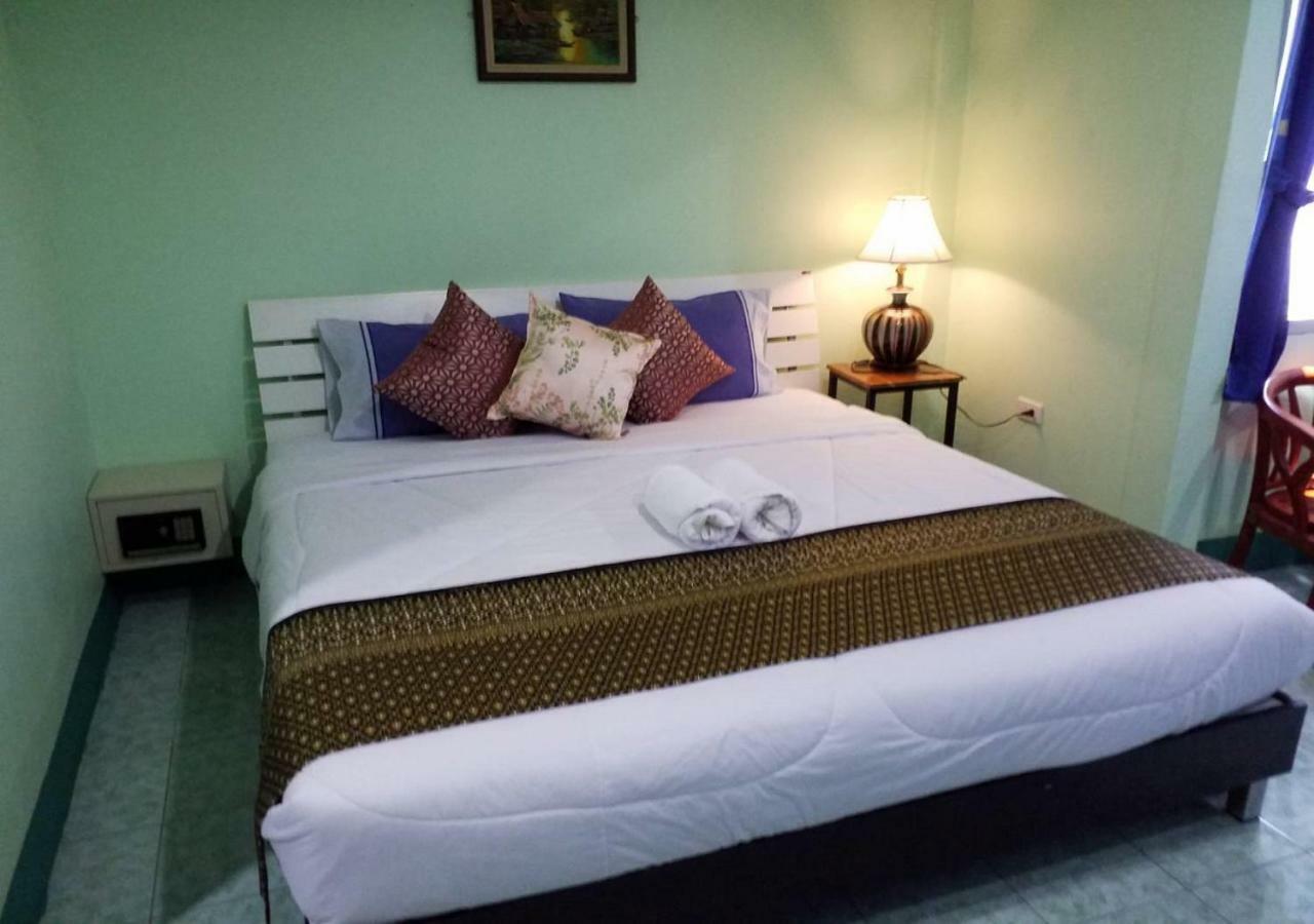 Rung Tawan Hostel Kata Beach  Buitenkant foto