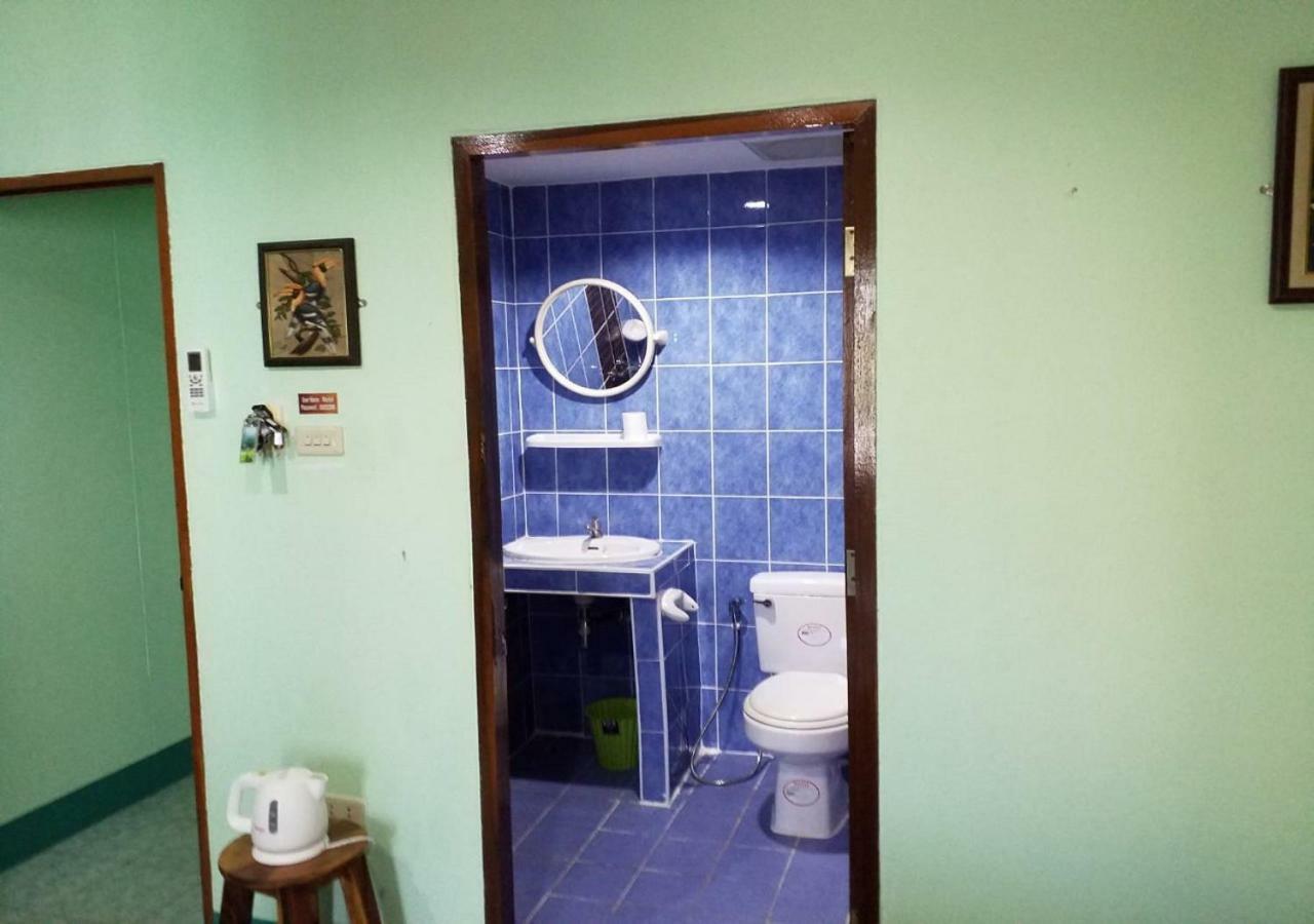 Rung Tawan Hostel Kata Beach  Buitenkant foto