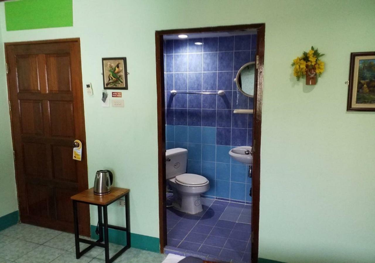 Rung Tawan Hostel Kata Beach  Buitenkant foto